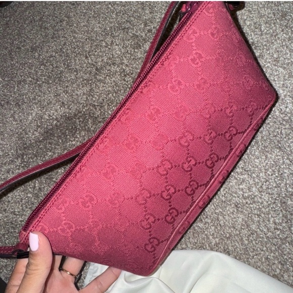 Gucci Raspberry Shoulder Bag - Picture 2 of 4